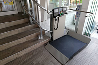 montascale curvo a piattaforma